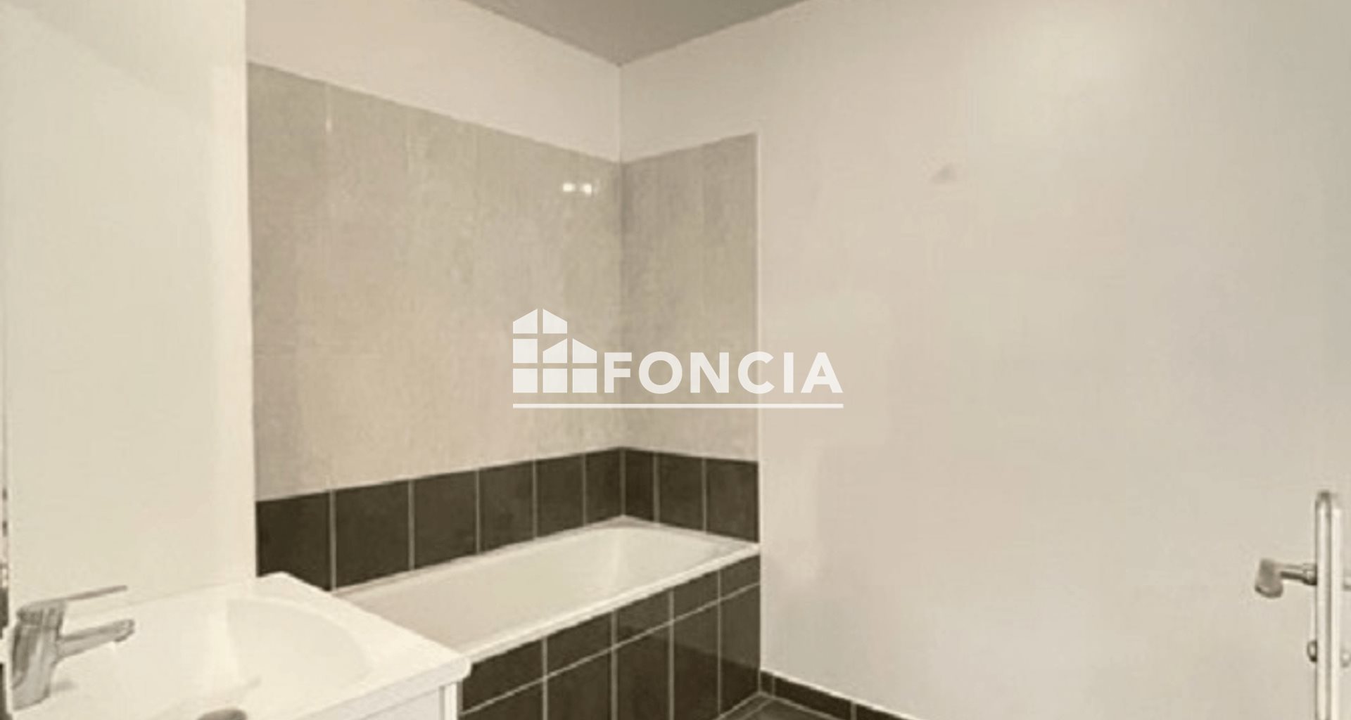 Appartement à louer, 83m², Linas