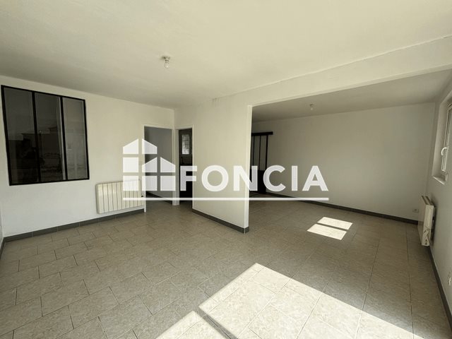 Maison à louer, 76m², Boé