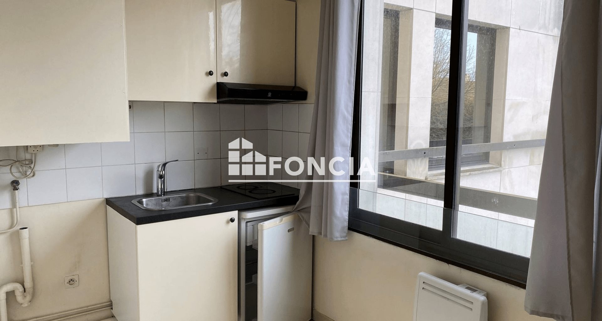 Appartement à louer, 29m², Evry