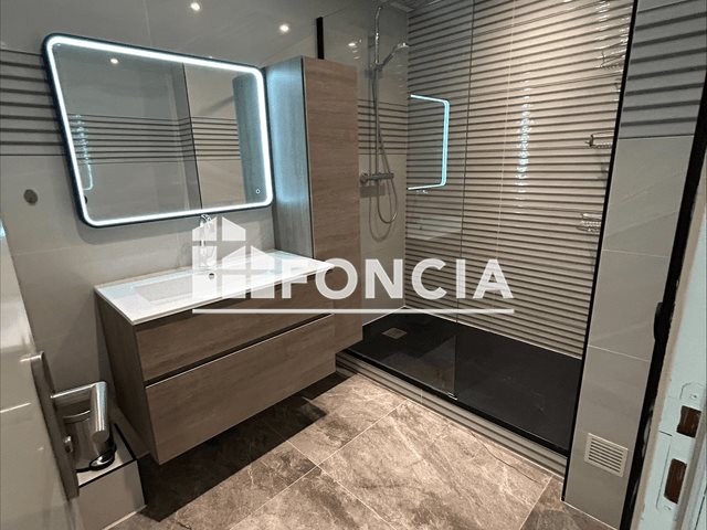 Appartement à louer, 74m², Marignane
