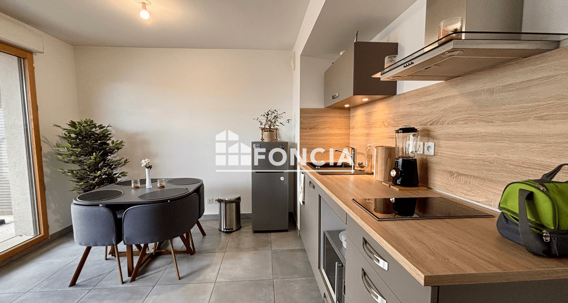Appartement à louer, 27m², Bron