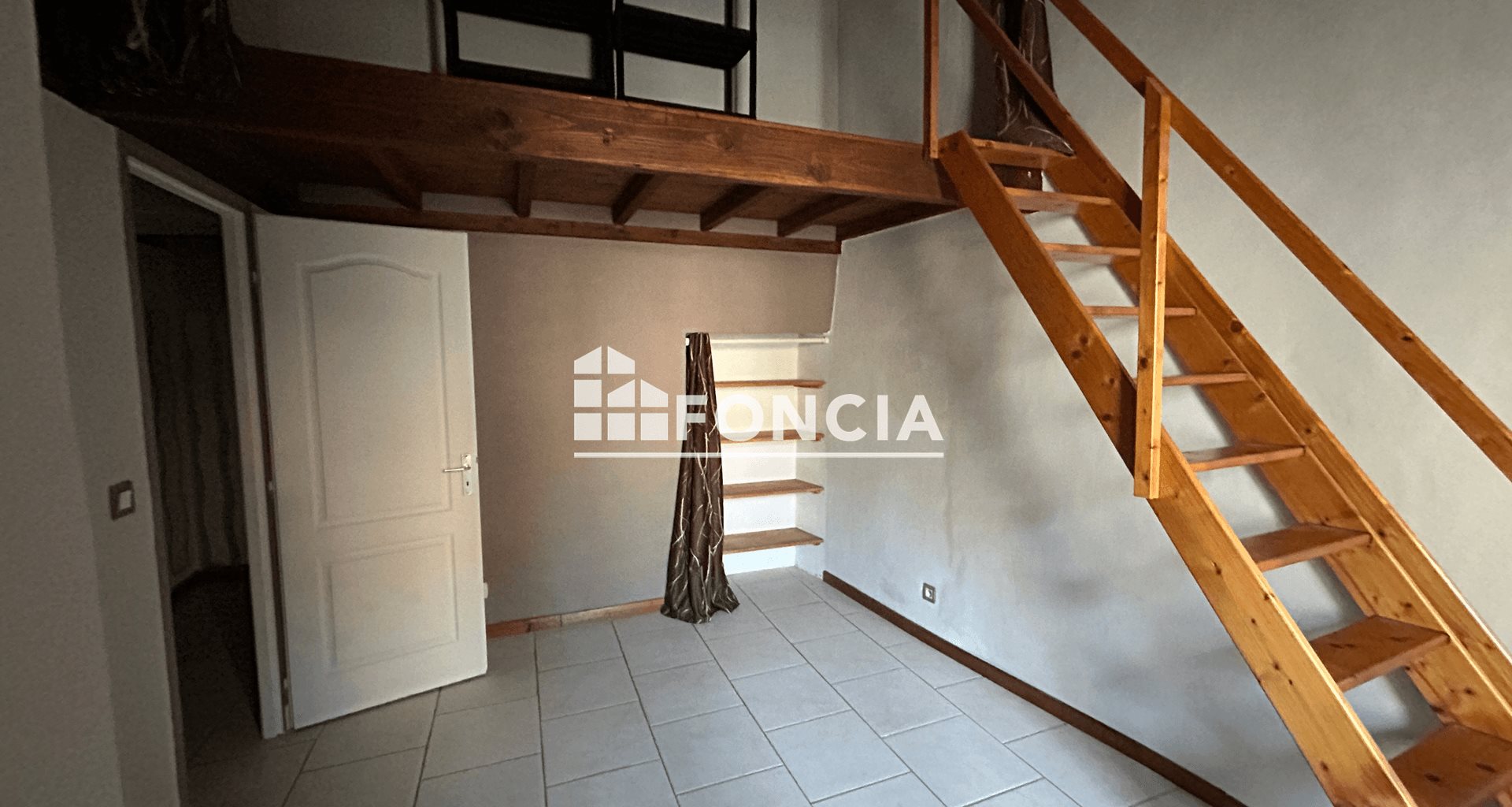 Maison à louer, 81m², Sainte-Cécile-les-Vignes