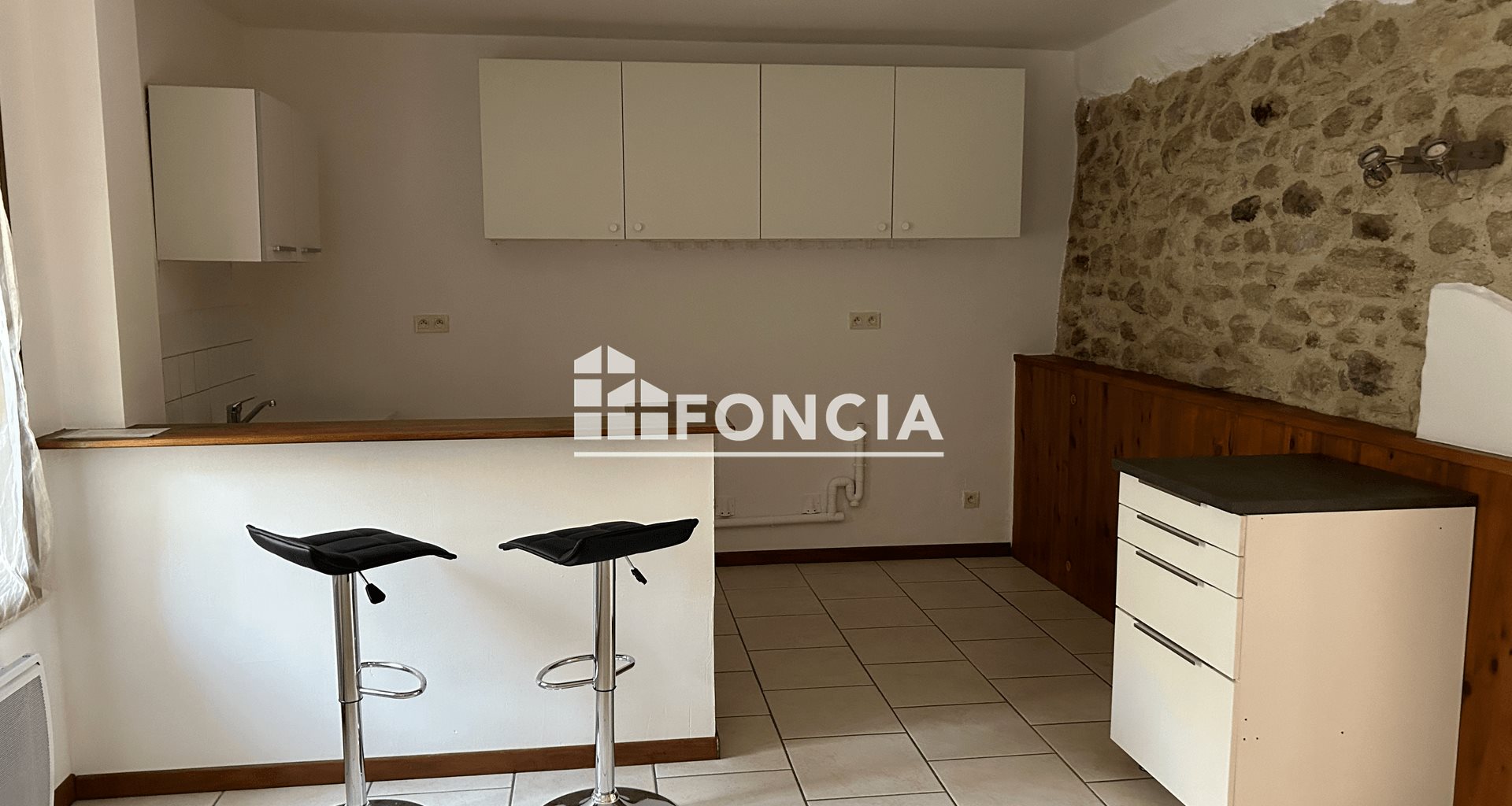 Maison à louer, 81m², Sainte-Cécile-les-Vignes