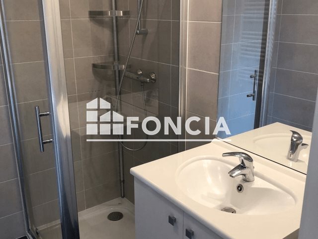 Appartement à louer, 82m², Gex