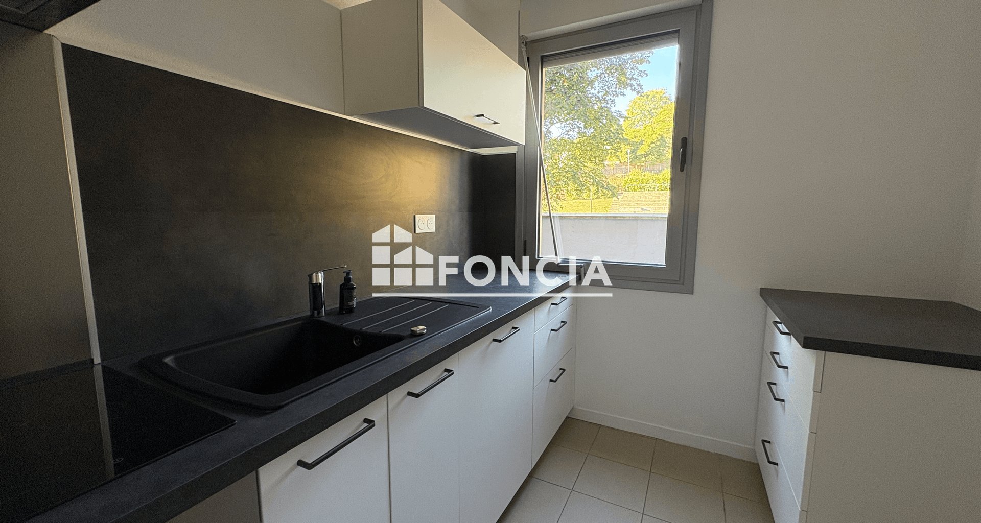 Appartement à louer, 2m², Oloron-Sainte-Marie