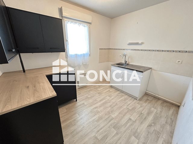 Appartement à louer, 69m², Baud