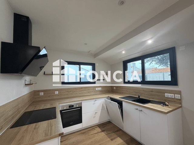 Maison à louer, 101m², Barbâtre