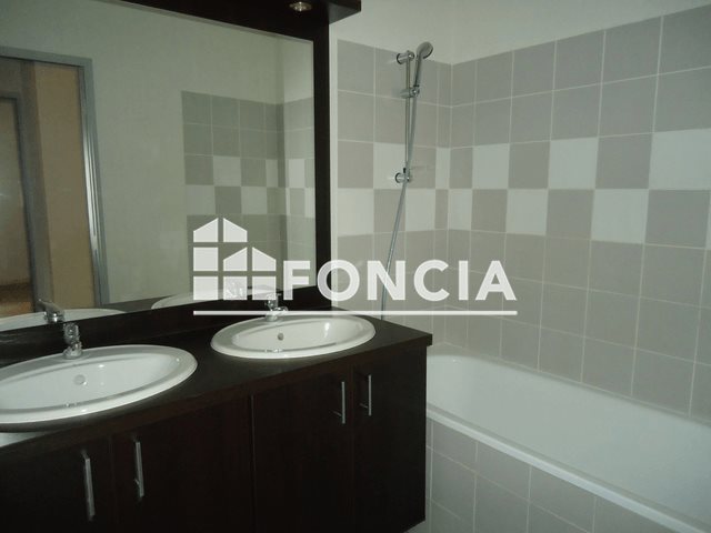 Appartement à louer, 74m², Lons