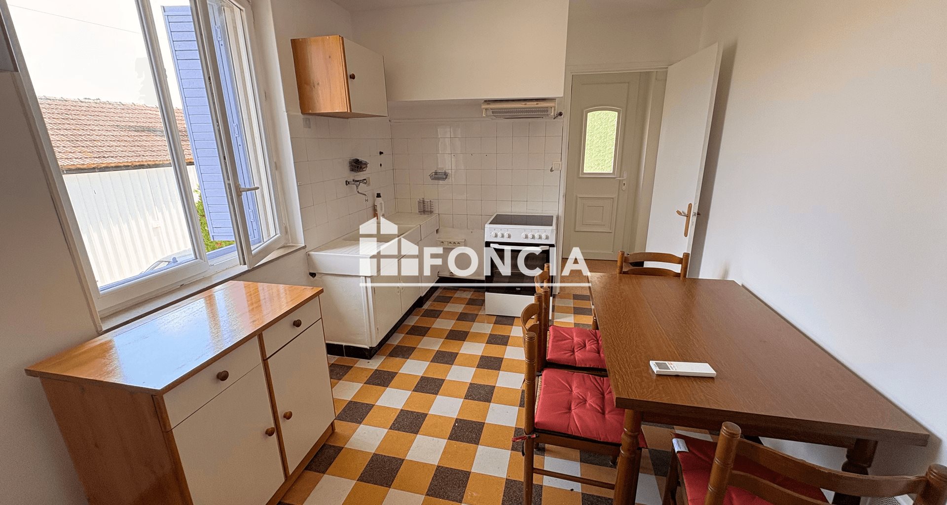 Appartement à louer, 58m², Saint-Julien-de-Peyrolas