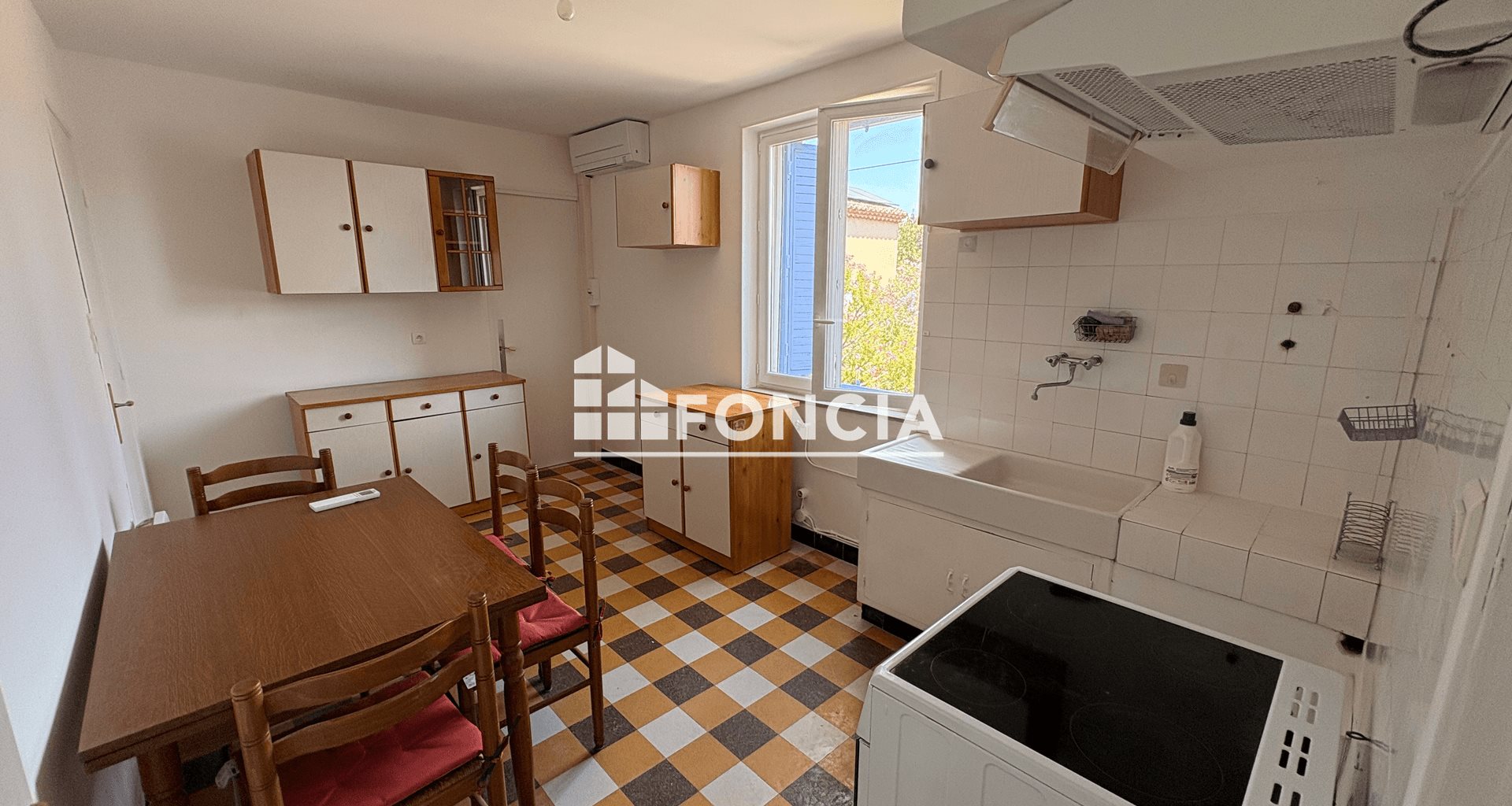 Appartement à louer, 58m², Saint-Julien-de-Peyrolas