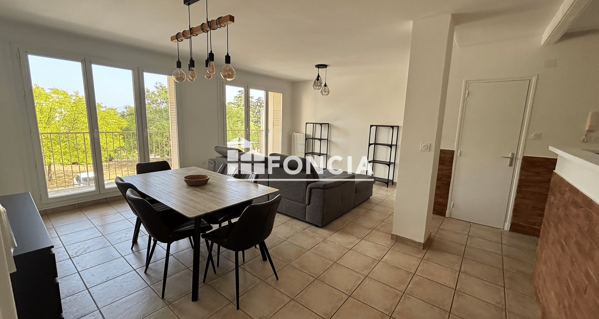 Appartement à louer, 68m², Bourg-Saint-Andéol