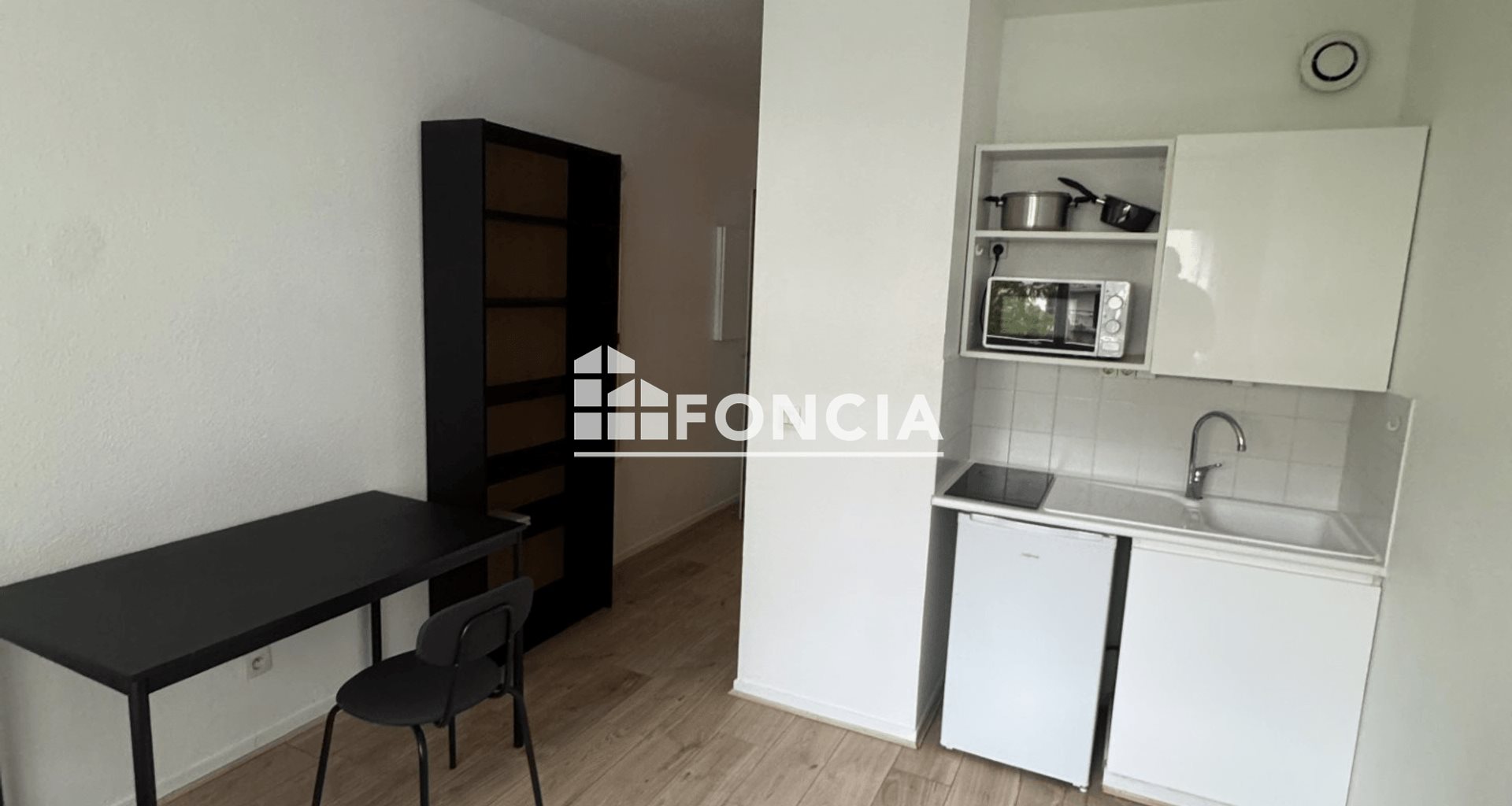 Appartement à louer, 18m², Courbevoie