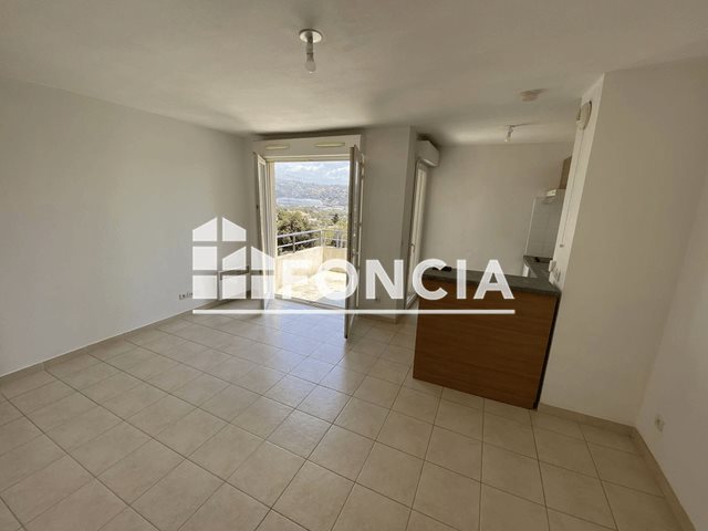 Appartement à louer, 26m², Saint-Laurent-du-Var