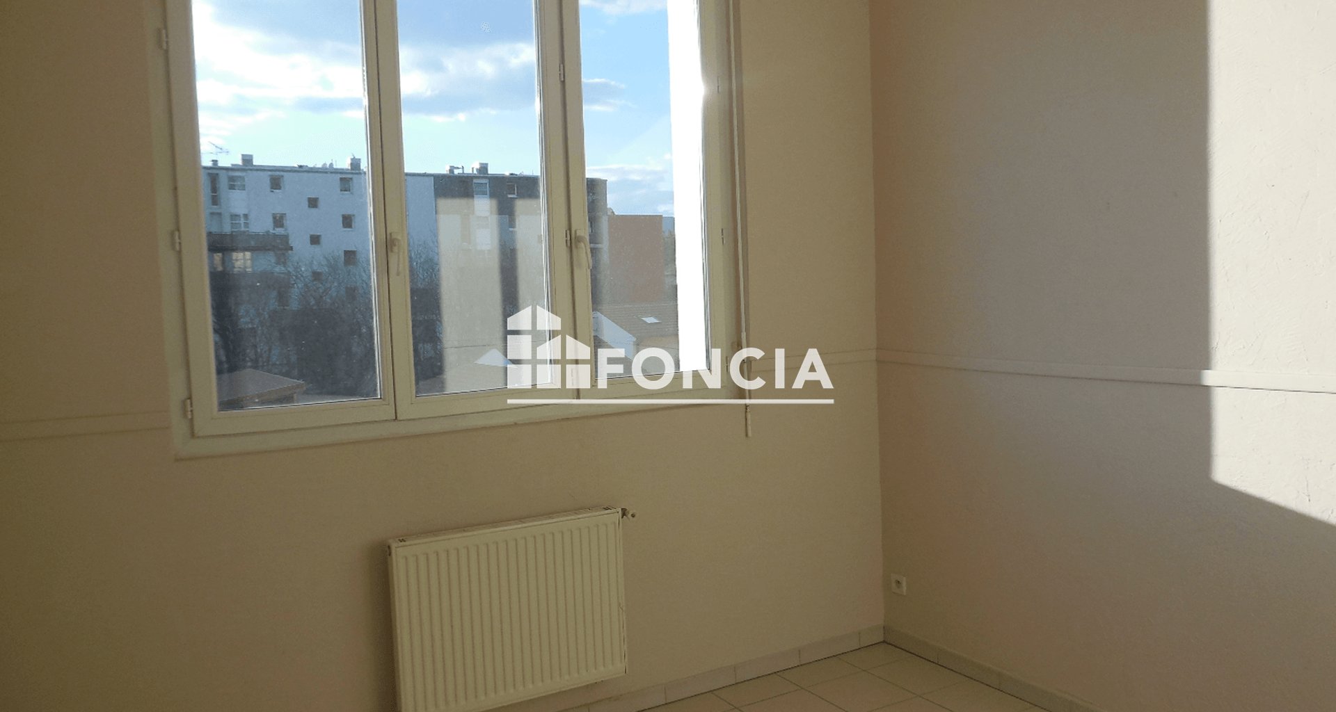 Appartement à louer, 76m², Donzère