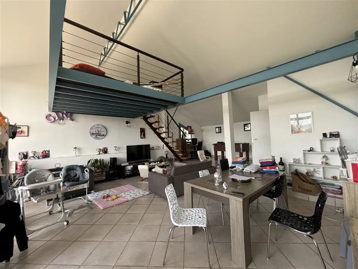 Maison à louer, 196m², Bon-Encontre