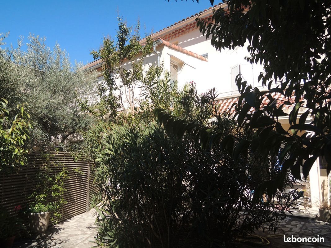 Appartement à louer, 81m², La Roque-d'Anthéron