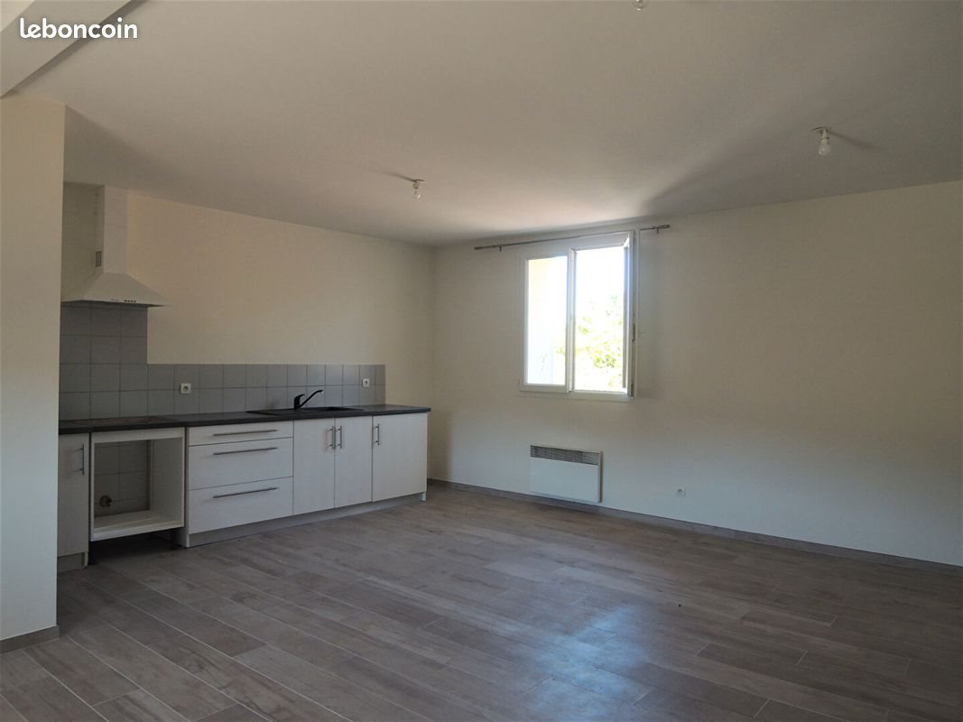 Appartement à louer, 81m², La Roque-d'Anthéron