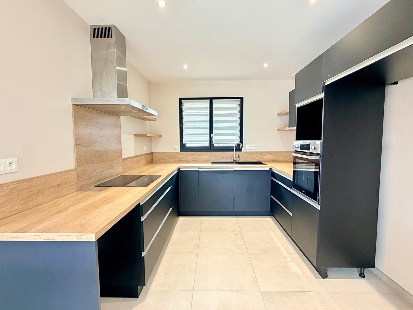 Maison à vendre, 106m², Dortan