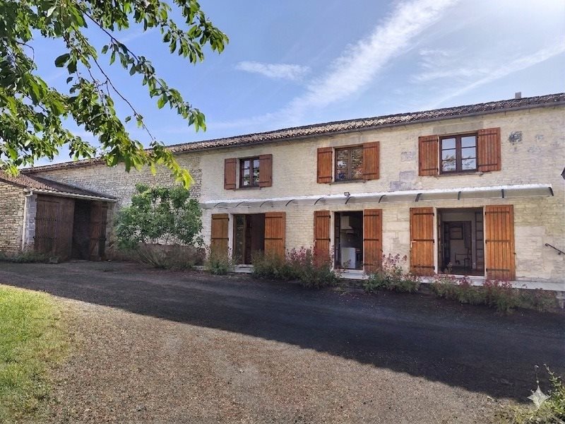 Maison à vendre, 170m², Hiersac