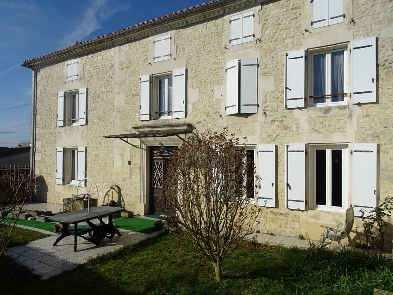 Maison à vendre, 238m², Hiersac