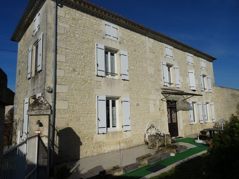 Maison à vendre, 238m², Hiersac