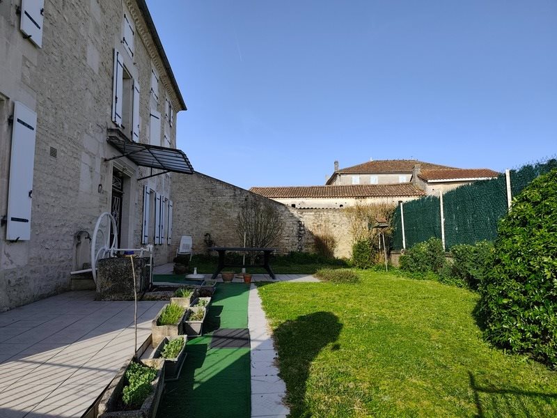 Maison à vendre, 238m², Hiersac