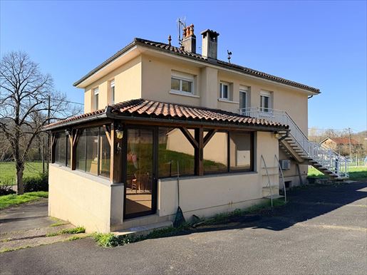Immeuble 9 pièces 185 m² · à Figeac · 185 m² · 190 800 €