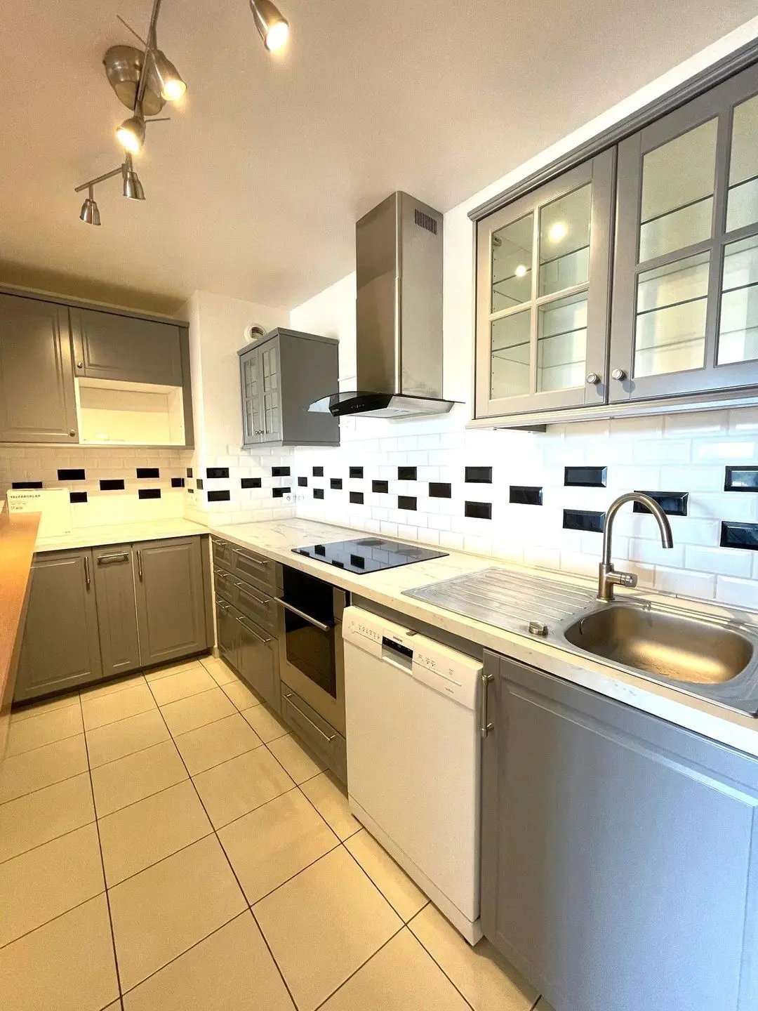 Appartement à louer, 69m², Courbevoie