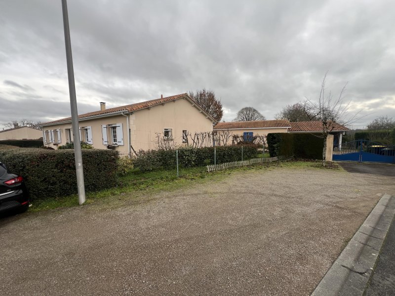 Maison à vendre, 3m², Confolens