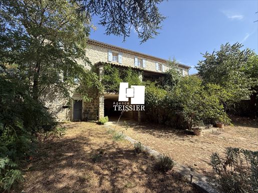 Maison 6 pièces 205 m² · à Berrias-Et-Casteljau · 205 m² · 515 000 €