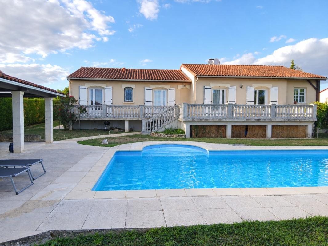 Maison à vendre, 155m², Aubeterre-sur-Dronne