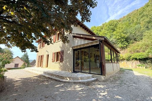 Maison 6 pièces 158 m² · à Gourdon · 158 m² · 192 000 €