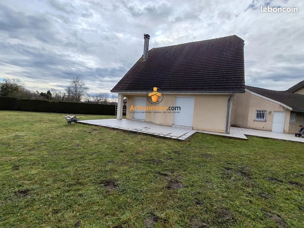 Maison à louer, 141m², Buros