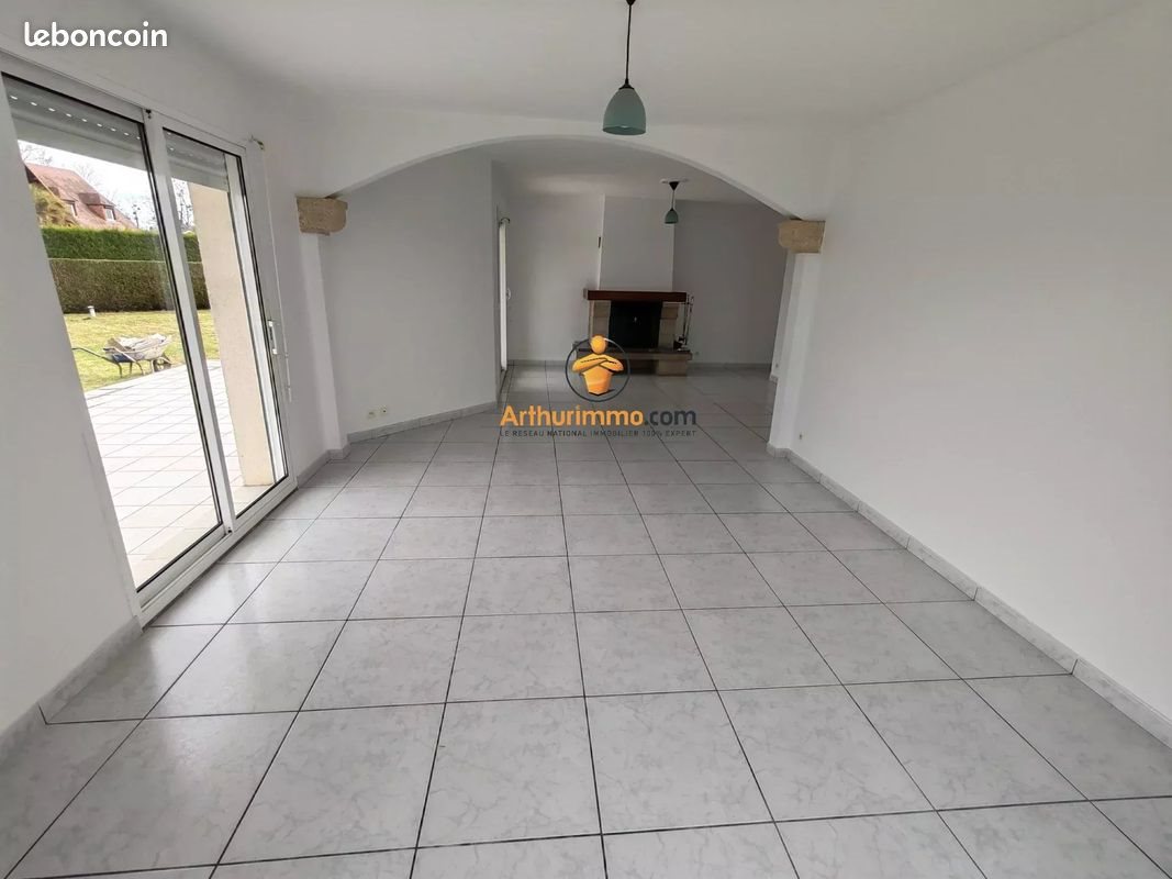 Maison à louer, 141m², Buros