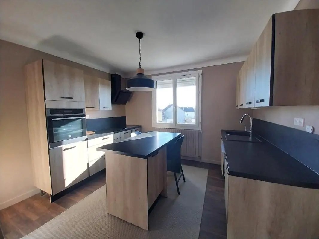 Maison à louer, 105m², Saint-Yrieix-la-Perche