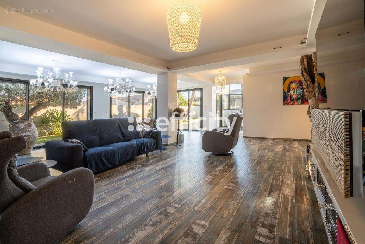 Maison à vendre, 344m², Vias