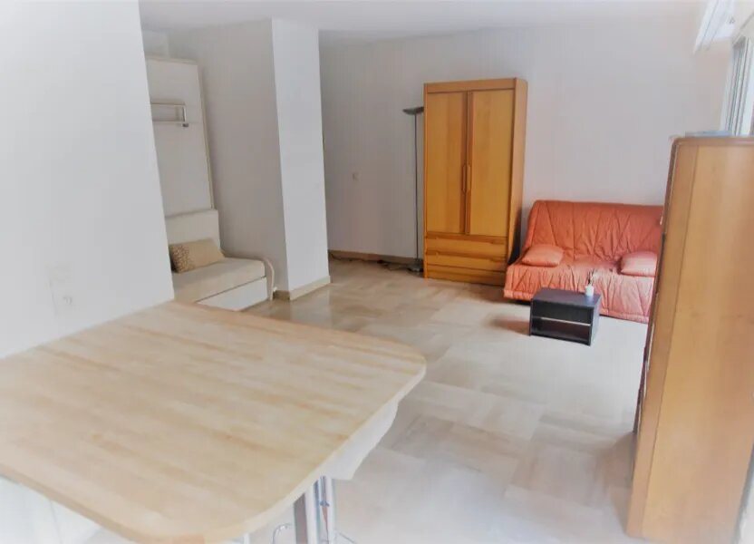 Appartement à louer, 29m², Antibes