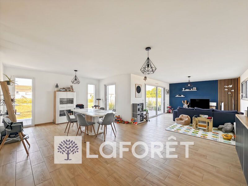Maison à vendre, 199m², Saintes