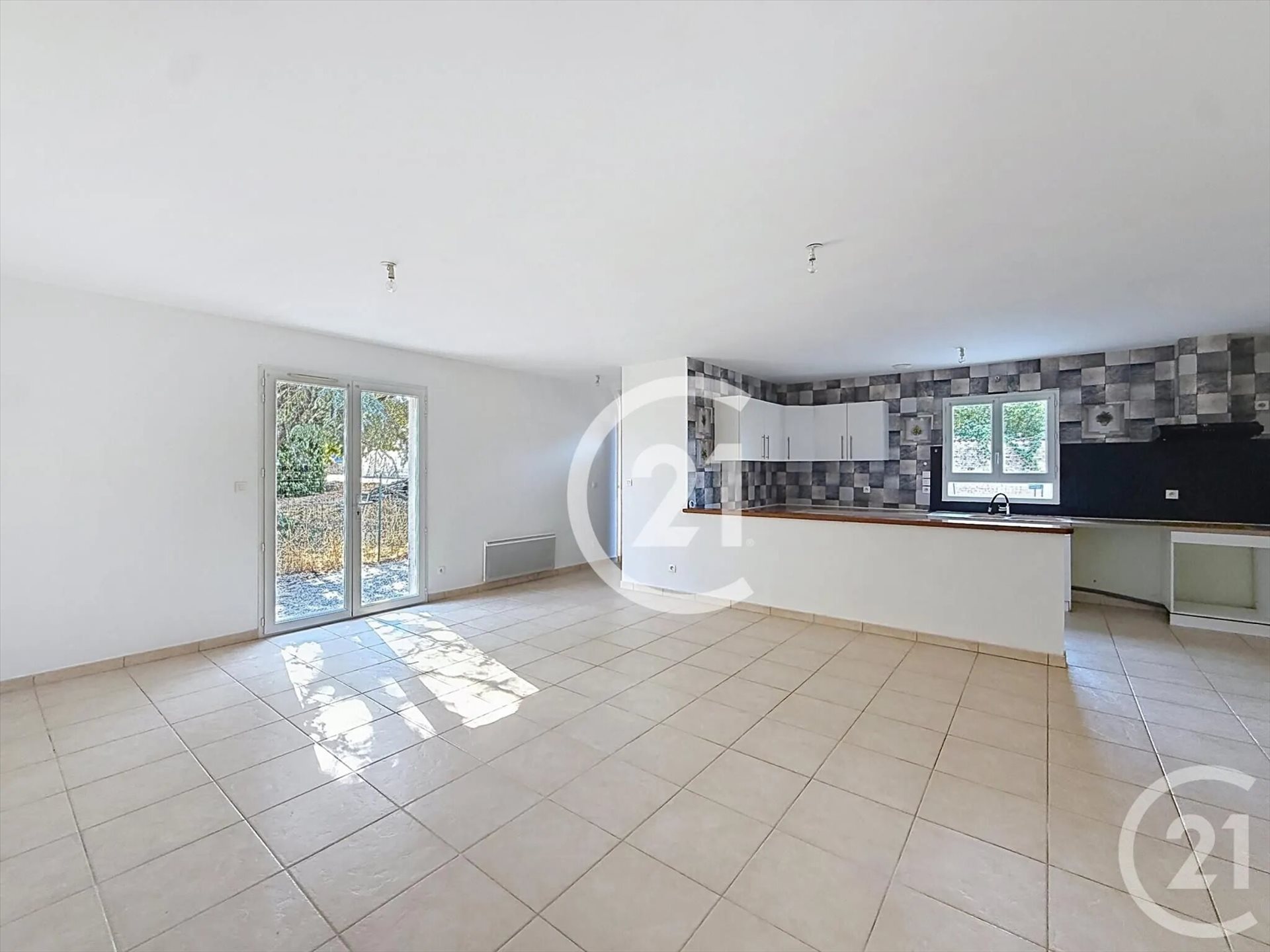 Maison à louer, 87m², Sigogne
