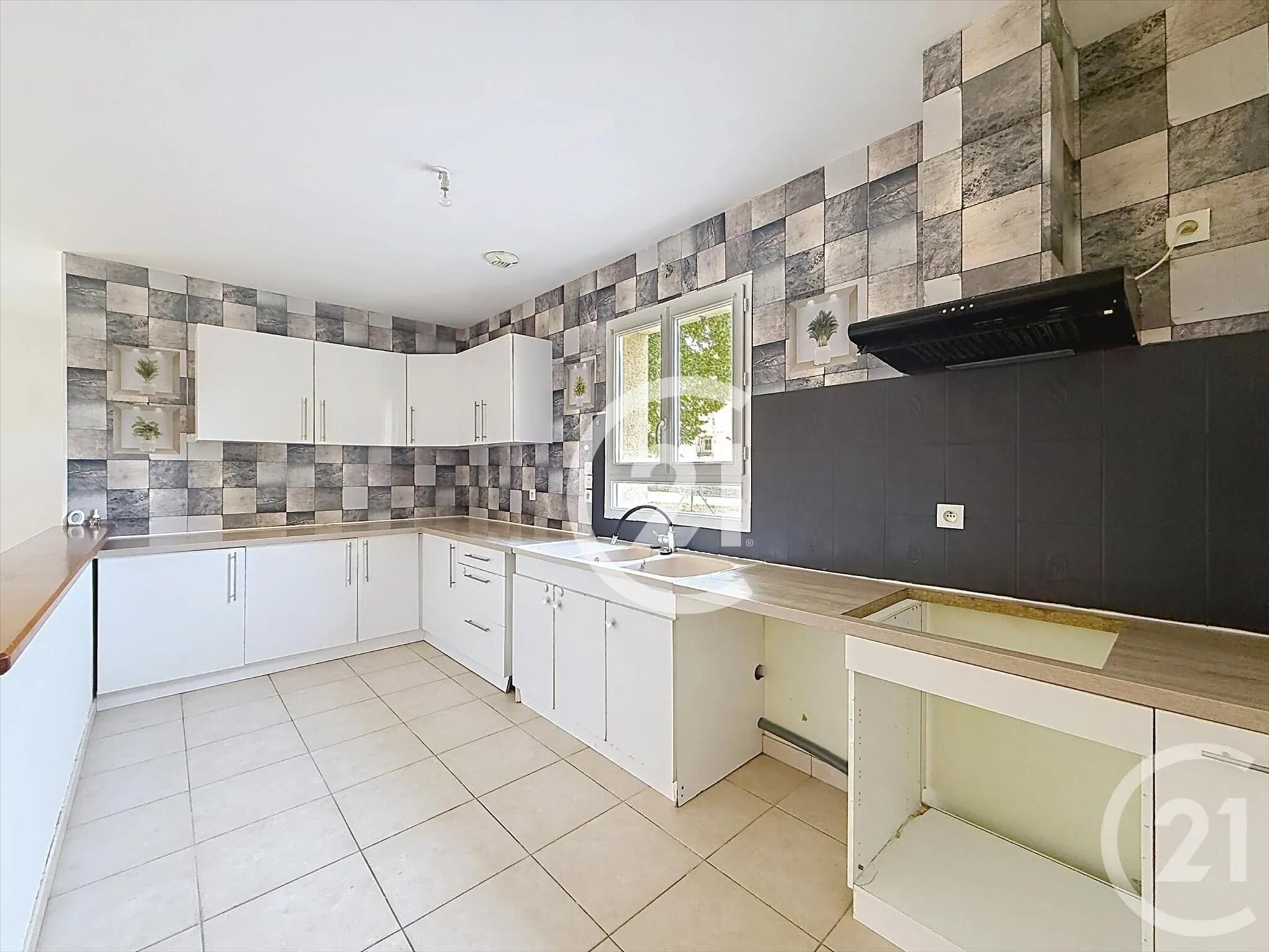 Maison à louer, 87m², Sigogne