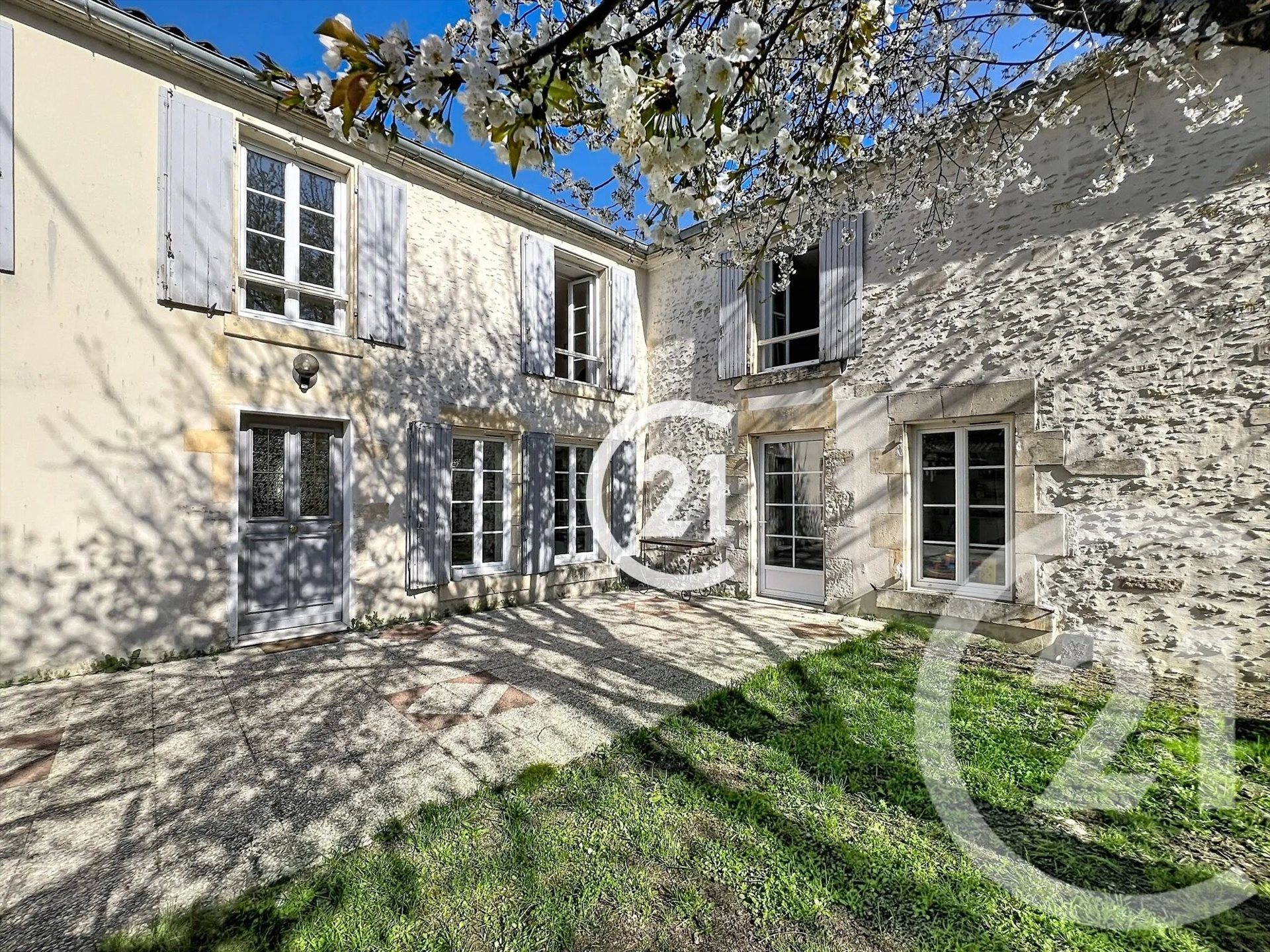 Maison à louer, 255m², Cognac