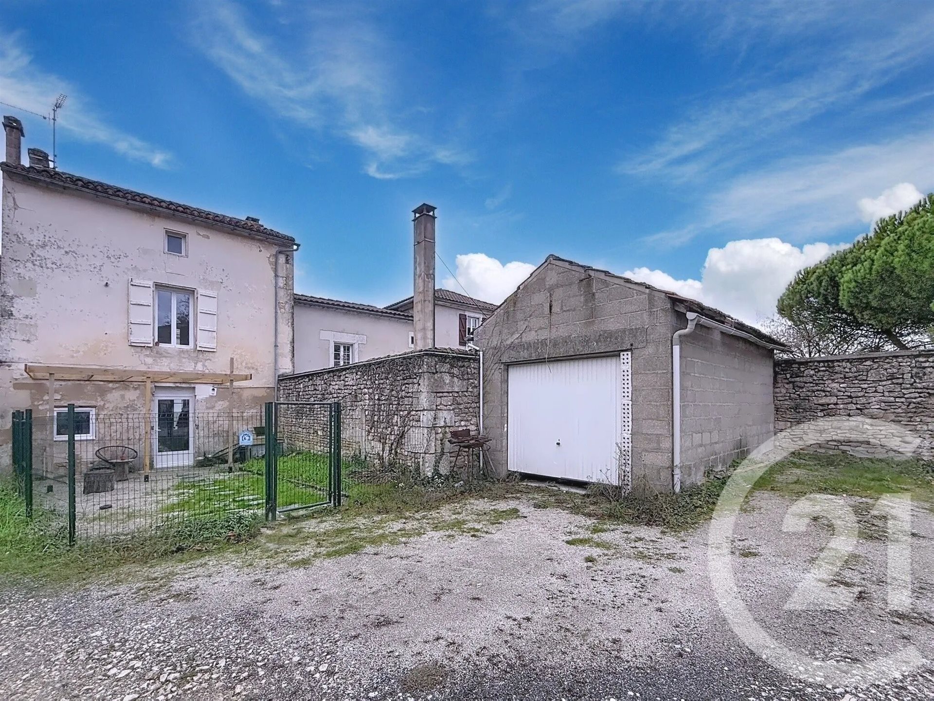 Maison à vendre, 102m², Hiersac