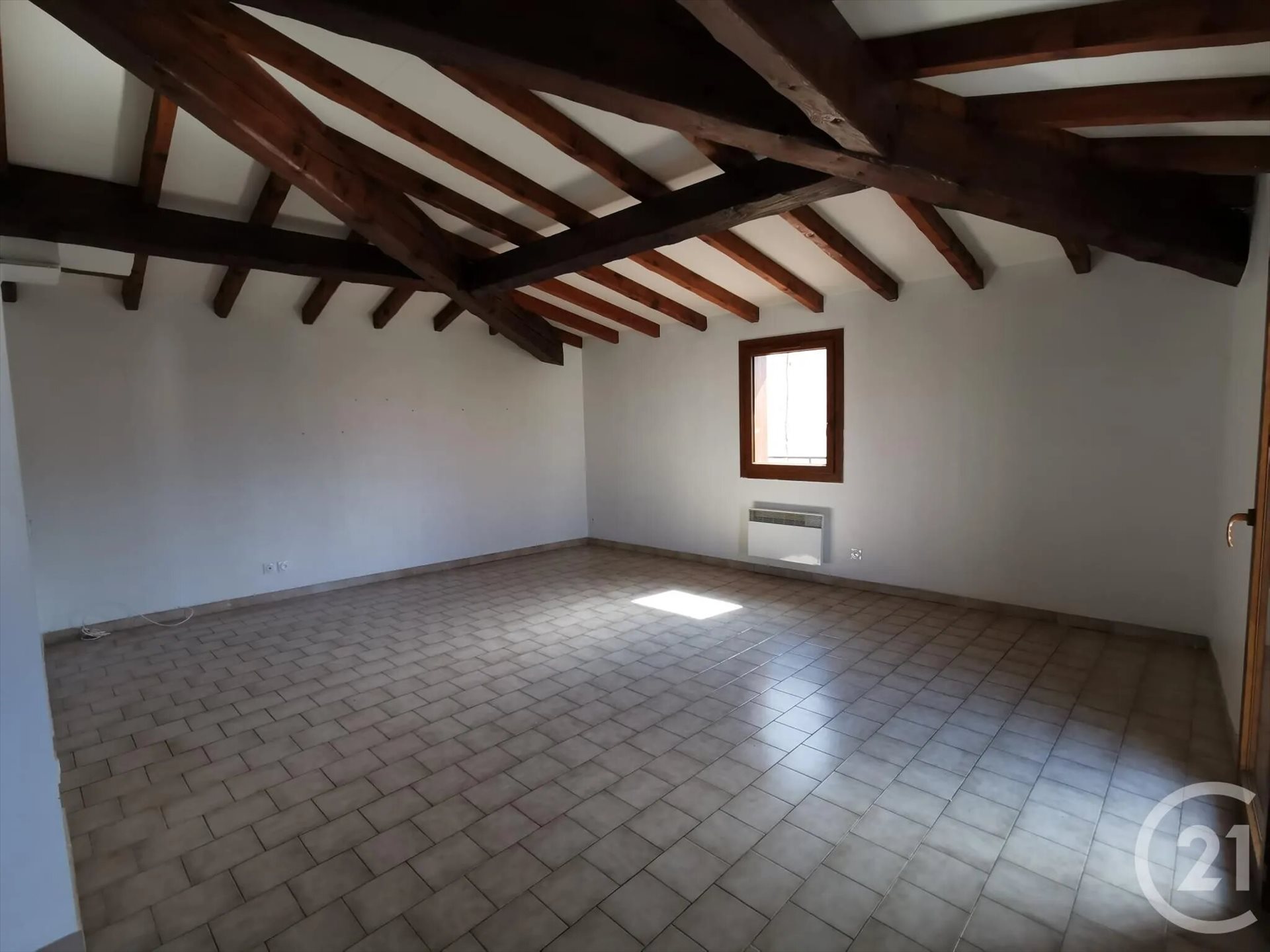 Appartement à louer, 77m², Saint-Génis-des-Fontaines