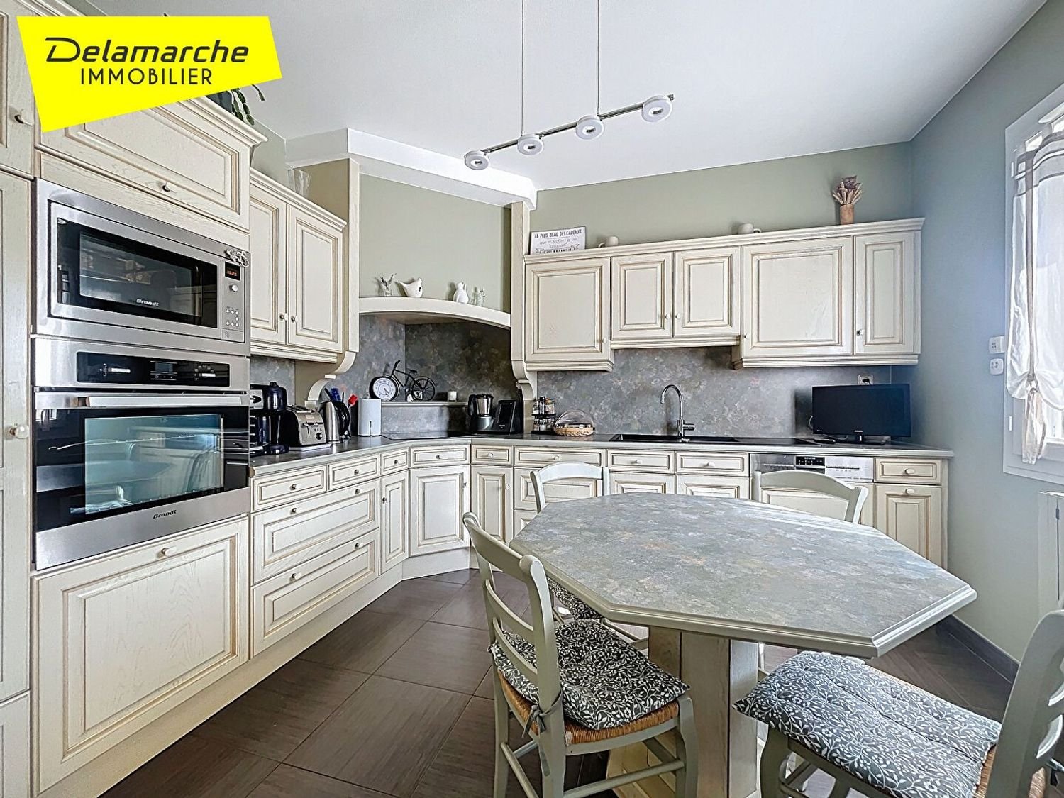 Maison à vendre, 242m², Isigny-le-Buat
