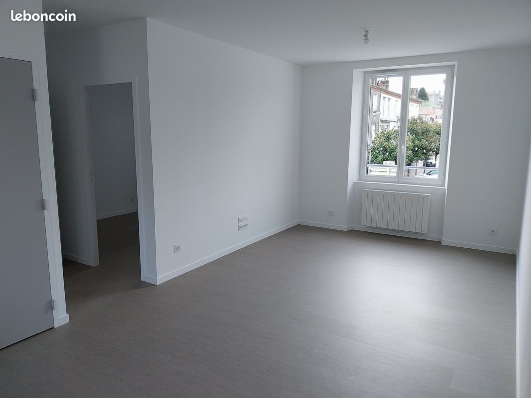 Appartement à louer, 46m², Chabanais