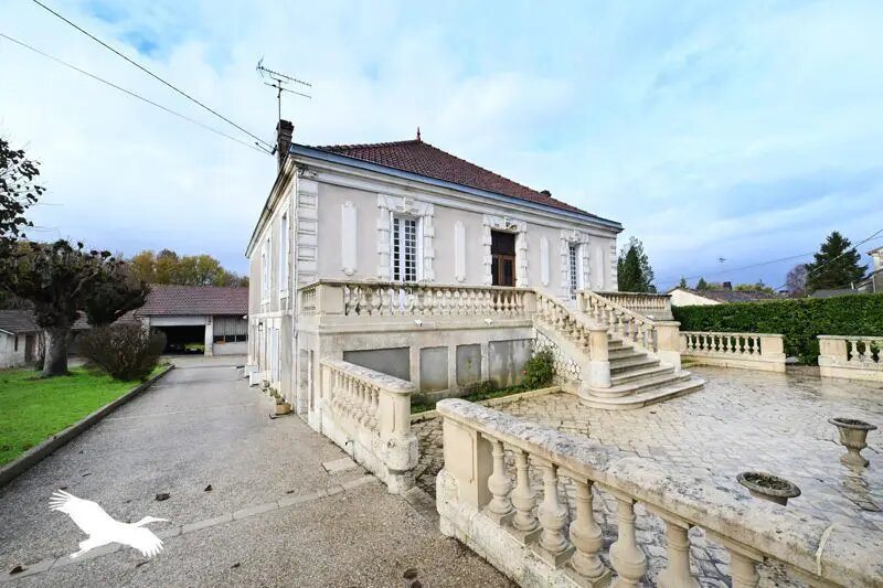 Maison à vendre, 357m², Voeuil-et-Giget