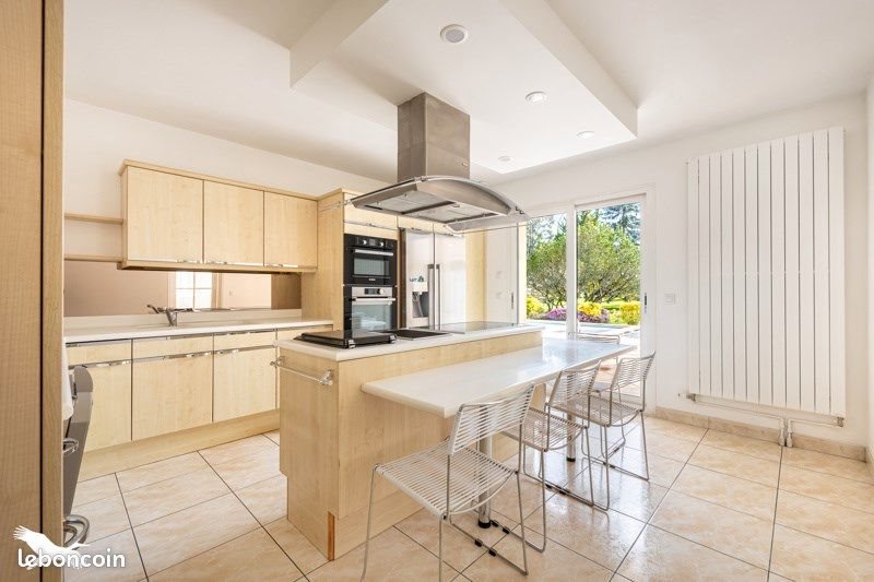 Maison à vendre, 255m², Saint-Victurnien