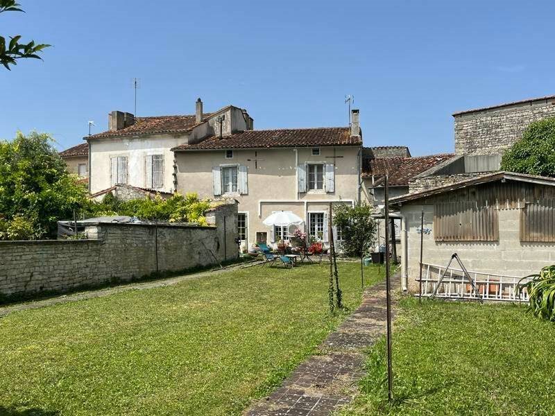 Maison à vendre, 170m², Aigre