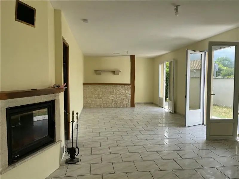 Maison à louer, 106m², Bussac-Forêt