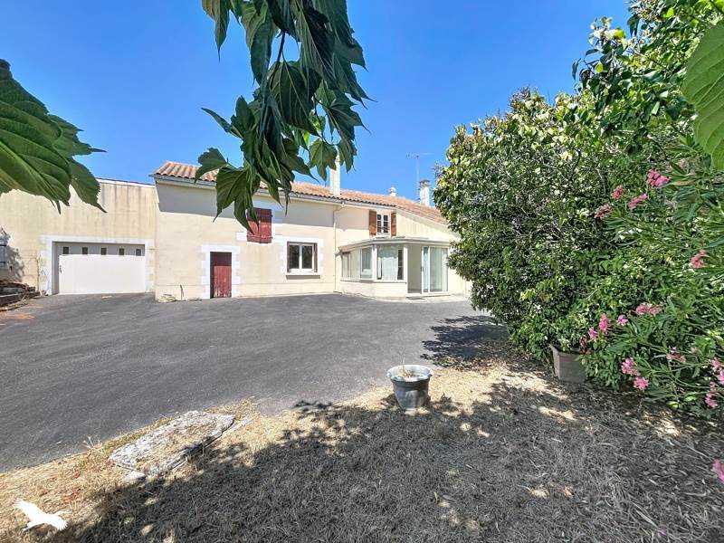 Maison à vendre, 113m², Hiersac
